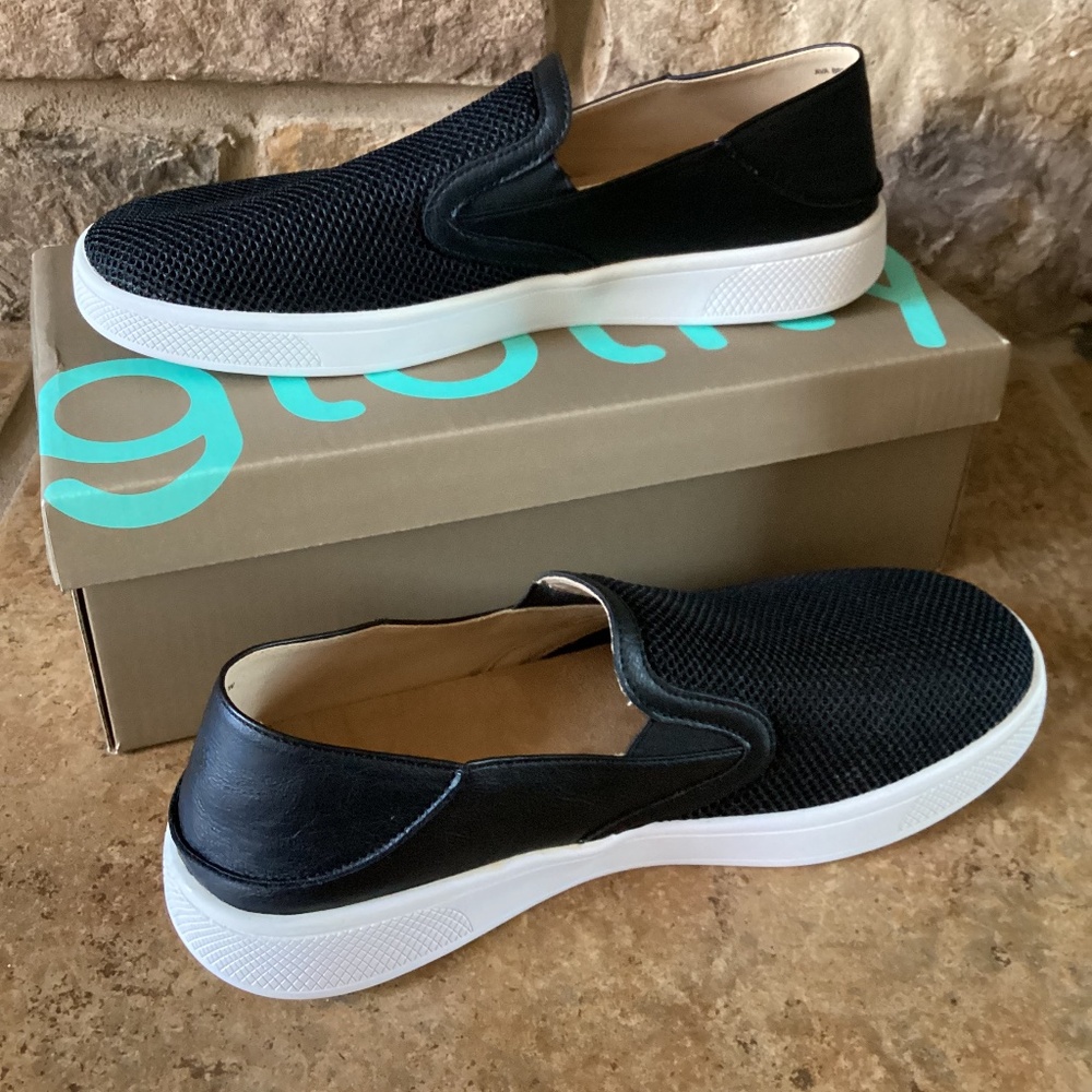 Glolily Ava Breeze Size 10 M Black Perf Slip On‎ Women's Shoes